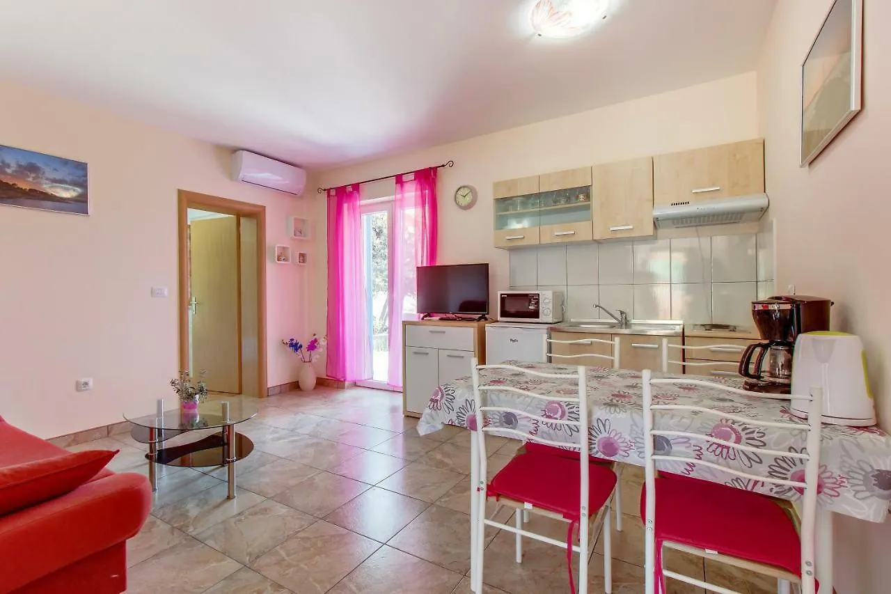 Apartmani Villa Casper ヴェリ・ロシニュ アパート